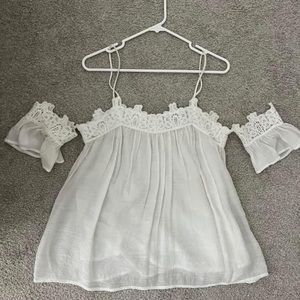 White flowy top with off the shoulder sleeves, size small 
GUC